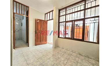 🏡 ¡OPORTUNIDAD ÚNICA EN PIURA! 🏡
CASA EN VENTA EN SANTA MARIA DEL PINAR, Ubicada detrás del Policlínico del Niño y frente al Parque 🌳.

📍 Ubicación