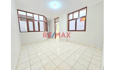 🏡 ¡OPORTUNIDAD ÚNICA EN PIURA! 🏡
CASA EN VENTA EN SANTA MARIA DEL PINAR, Ubicada detrás del Policlínico del Niño y frente al Parque 🌳.

📍 Ubicación