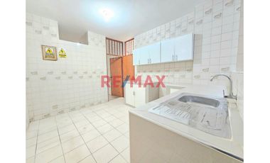 🏡 ¡OPORTUNIDAD ÚNICA EN PIURA! 🏡
CASA EN VENTA EN SANTA MARIA DEL PINAR, Ubicada detrás del Policlínico del Niño y frente al Parque 🌳.

📍 Ubicación