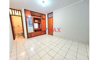 🏡 ¡OPORTUNIDAD ÚNICA EN PIURA! 🏡
CASA EN VENTA EN SANTA MARIA DEL PINAR, Ubicada detrás del Policlínico del Niño y frente al Parque 🌳.

📍 Ubicación