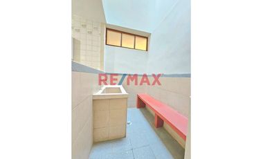 🏡 ¡OPORTUNIDAD ÚNICA EN PIURA! 🏡
CASA EN VENTA EN SANTA MARIA DEL PINAR, Ubicada detrás del Policlínico del Niño y frente al Parque 🌳.

📍 Ubicación