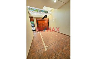 🏡 ¡OPORTUNIDAD ÚNICA EN PIURA! 🏡
CASA EN VENTA EN SANTA MARIA DEL PINAR, Ubicada detrás del Policlínico del Niño y frente al Parque 🌳.

📍 Ubicación