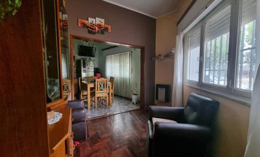 VENTA/PERMUTA - Casa de 2 dormitorios al frente - Luis Agote, Rosario