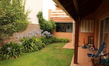 SE VENDE CHALET EN ZONA PARQUE