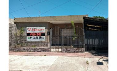 OPORTUNIDAD!!  Venta Casa Estilo Americano en Castelar Sur