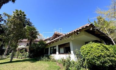 Casa en arriendo de 6D/4B en Las Condes