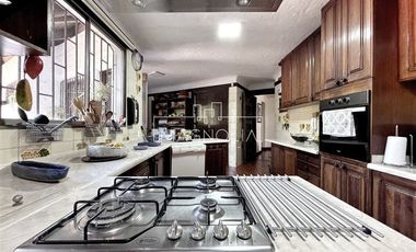 Casa en arriendo de 6D/4B en Las Condes