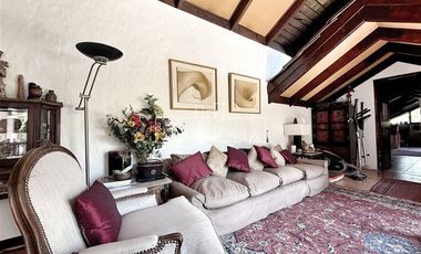 Casa en arriendo de 6D/4B en Las Condes