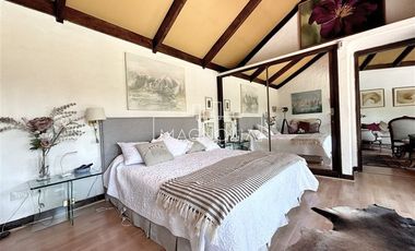 Casa en arriendo de 6D/4B en Las Condes