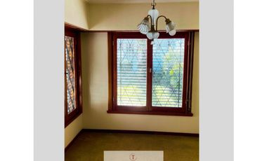 CHALET DE 4 AMBIENTES EN PARQUE LURO CON GGE DOBLE Y QUINCHO