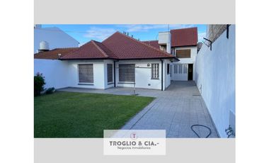 CHALET DE 4 AMBIENTES EN PARQUE LURO CON GGE DOBLE Y QUINCHO