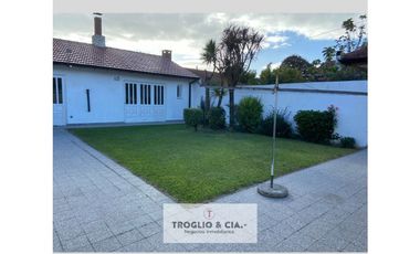 CHALET DE 4 AMBIENTES EN PARQUE LURO CON GGE DOBLE Y QUINCHO