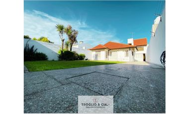 CHALET DE 4 AMBIENTES EN PARQUE LURO CON GGE DOBLE Y QUINCHO