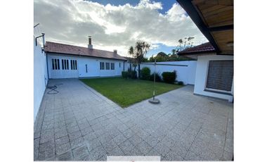 CHALET DE 4 AMBIENTES EN PARQUE LURO CON GGE DOBLE Y QUINCHO