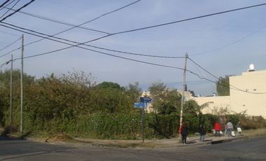 Venta de lote en Villa Luzuriaga