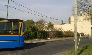 Venta de lote en Villa Luzuriaga