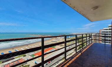 Venta - Departamento cuatro ambientes c/dep y dos cocheras en primera linea de mar - B Maritimo 5611