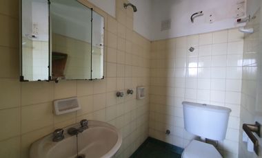 Venta - Departamento cuatro ambientes c/dep y dos cocheras en primera linea de mar - B Maritimo 5611