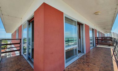 Venta - Departamento cuatro ambientes c/dep y dos cocheras en primera linea de mar - B Maritimo 5611