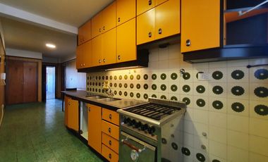 Venta - Departamento cuatro ambientes c/dep y dos cocheras en primera linea de mar - B Maritimo 5611