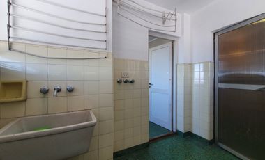 Venta - Departamento cuatro ambientes c/dep y dos cocheras en primera linea de mar - B Maritimo 5611