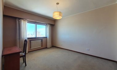 Venta - Departamento cuatro ambientes c/dep y dos cocheras en primera linea de mar - B Maritimo 5611