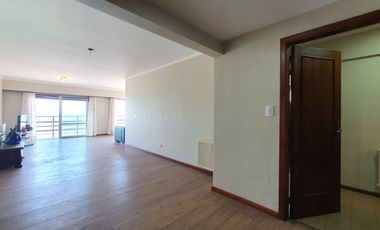 Venta - Departamento cuatro ambientes c/dep y dos cocheras en primera linea de mar - B Maritimo 5611