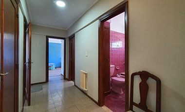 Venta - Departamento cuatro ambientes c/dep y dos cocheras en primera linea de mar - B Maritimo 5611