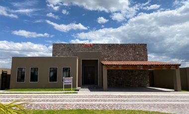 Casas en Venta en San Miguel de Allende de UNA PLANTA, Vive con Calidad de Vida!