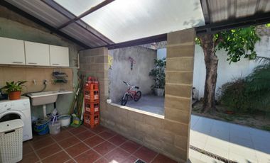 Casa 4 Ambientes, Luminosa, Como Nueva, Garaje, Excelente