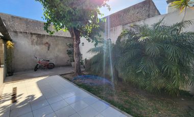 Casa 4 Ambientes, Luminosa, Como Nueva, Garaje, Excelente