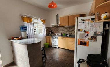 Casa 4 Ambientes, Luminosa, Como Nueva, Garaje, Excelente