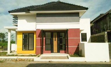 Promo Rumah Modern di Azvina dekat SMK Mutu Gondanglegi