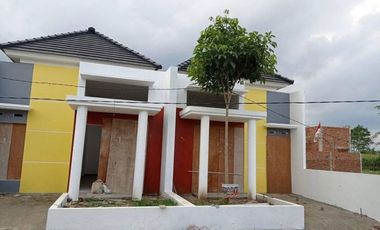 Promo Rumah Modern di Azvina dekat SMK Mutu Gondanglegi