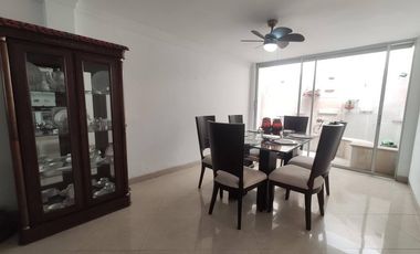 casa en venta en av. libertadores. Cod V24224