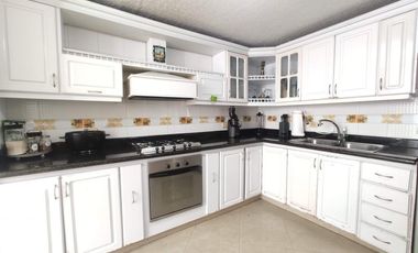 casa en venta en av. libertadores. Cod V24224