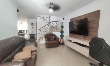 casa en venta en av. libertadores. Cod V24224