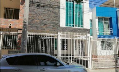 Venta casa de 2 pisos en Ciudad del Sol
