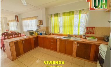 00596 - VENTA CASA YARINACOCHA + LOCAL COMERCIAL - EN ESQUINA