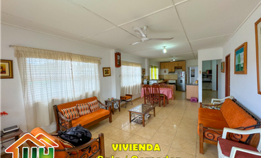 00596 - VENTA CASA YARINACOCHA + LOCAL COMERCIAL - EN ESQUINA