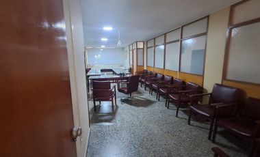 edificio en arriendo en el centro. Cod A121247