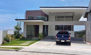 Overlooking 4Bedroom House with Pool for Sale in Guadalupe Cebu