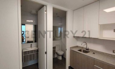 EXCLUSIVA Y ESPACIOSA OFICINA EN ARRIENDO EN LA DEHESA