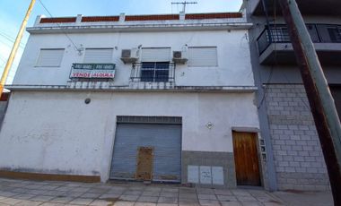 LOCAL DE 98 M2 CON BAÑO INSTALADO, VIDRIERA Y PERSIANA ENTRADA DE AUTO CUBIERTA