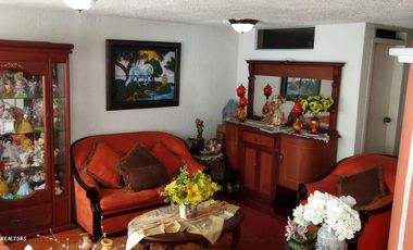 En venta linda casa  y departamento, entrada a Carapungo