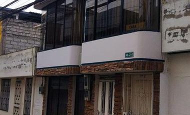 En venta linda casa  y departamento, entrada a Carapungo