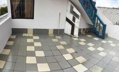 En venta linda casa  y departamento, entrada a Carapungo