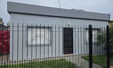 Casa en venta en Ezpeleta Oeste