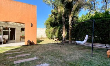 Casa de 3 o más AMBIENTES ubicada a  350 metros de la Avenida Tomás Espora.