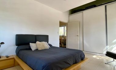 Casa de 3 o más AMBIENTES ubicada a  350 metros de la Avenida Tomás Espora.